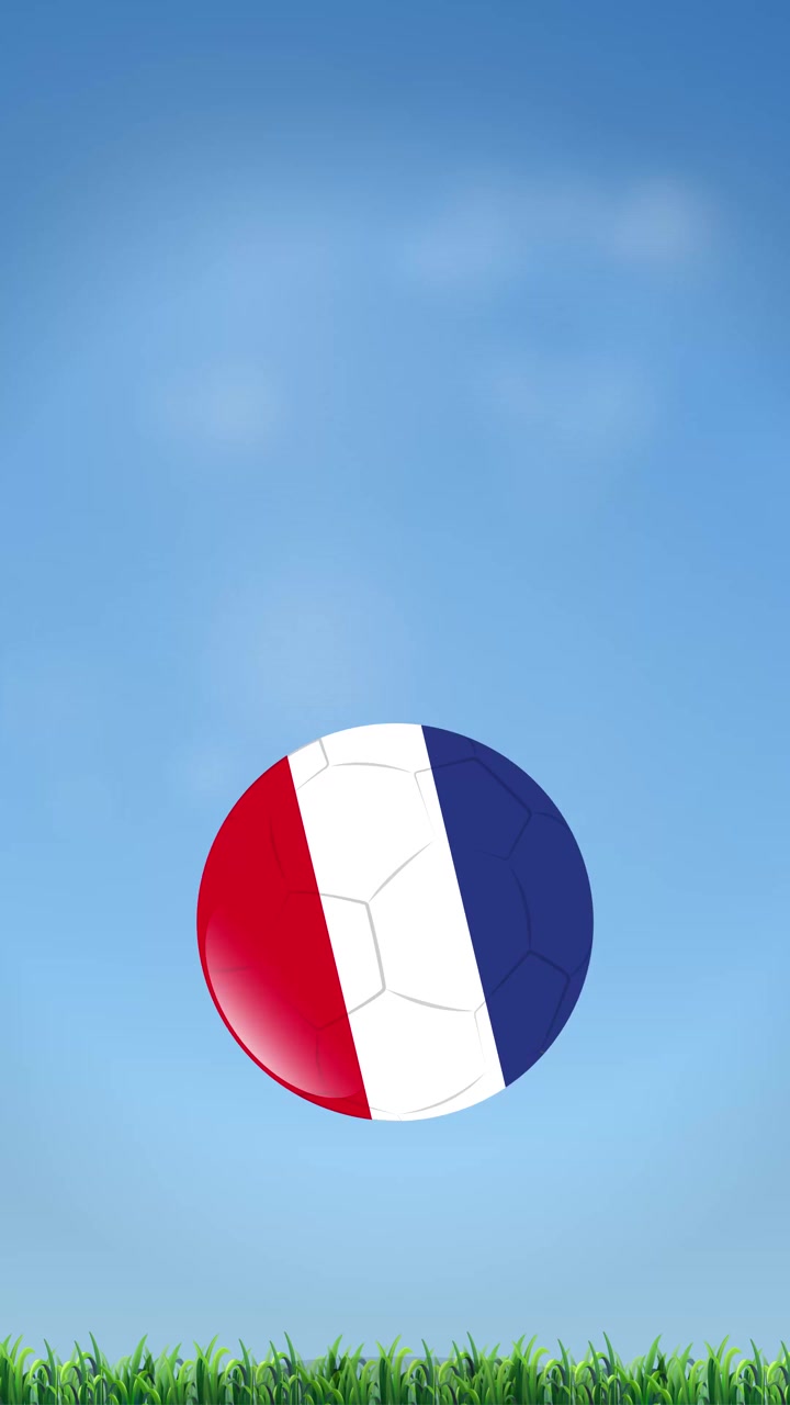 Un pallone da calcio tricolore rimbalza su uno sfondo di cielo blu con erba verde sotto