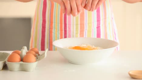 Close-up-of-feminine-hands-baking