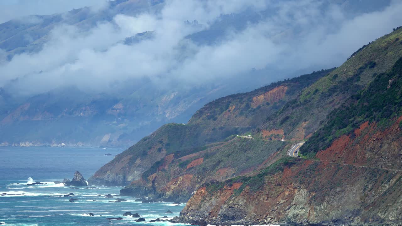 vistas desde la carretera de la costa pacífica de california a principios de la primavera