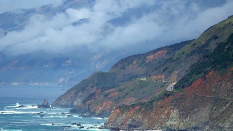 早期春季的加州太平洋海岸高速公路的景色