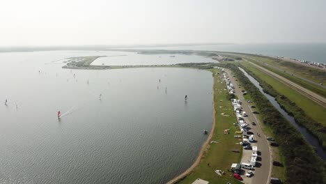 vista panorámica de ambos lados de brouwersdam, países bajos