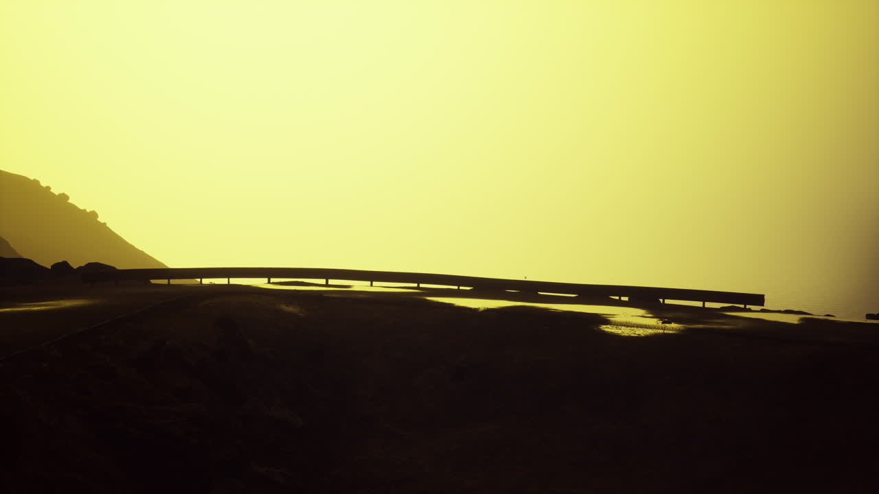 carretera del océano atlántico cerca de la montaña