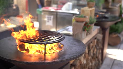 round grill with flat roasting. round grille in the center with a fire.