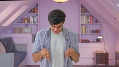 youtuber indio pidiendo como compartir suscribirse