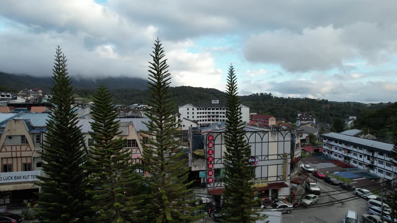 vista general del paisaje del distrito de brinchang dentro del área de cameron highlands de malasia