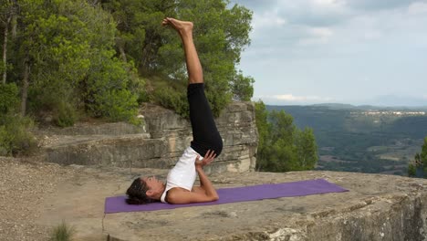 Frau-Macht-Yoga-Außerhalb-45