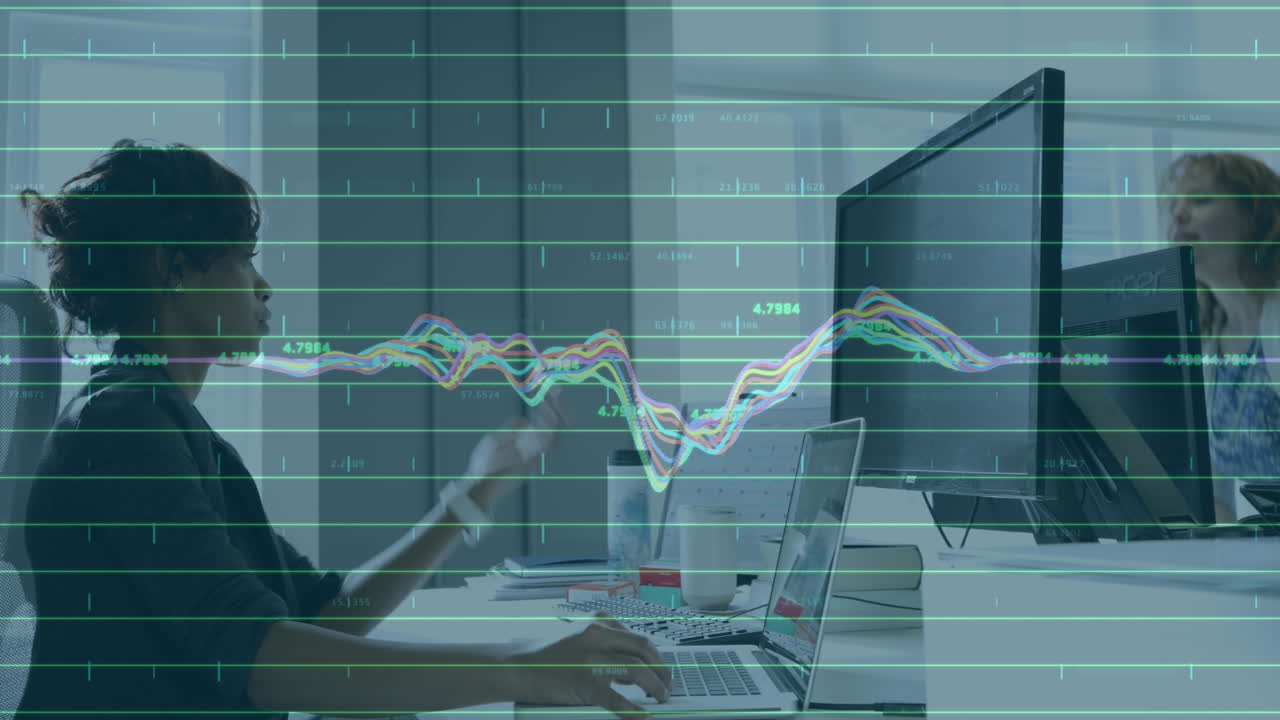 animazione dell'elaborazione dei dati finanziari su diversi uomini d'affari in ufficio