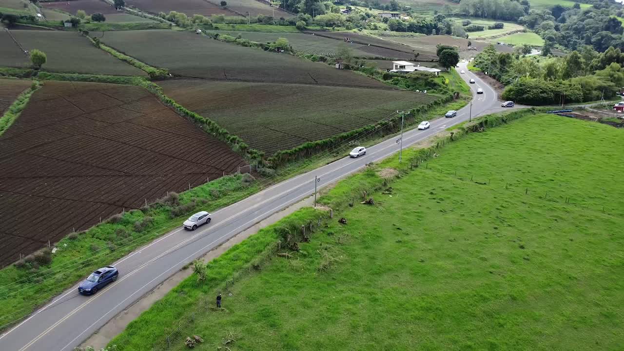 코스타리카의 산에서 전기 자동차, 지속 가능한 여행