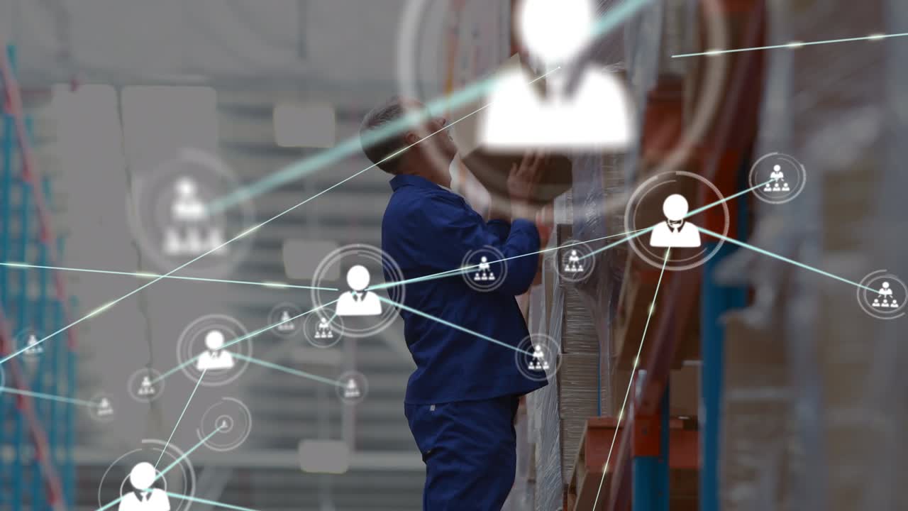 Animazione di una rete di connessioni su un uomo caucasico in un magazzino.