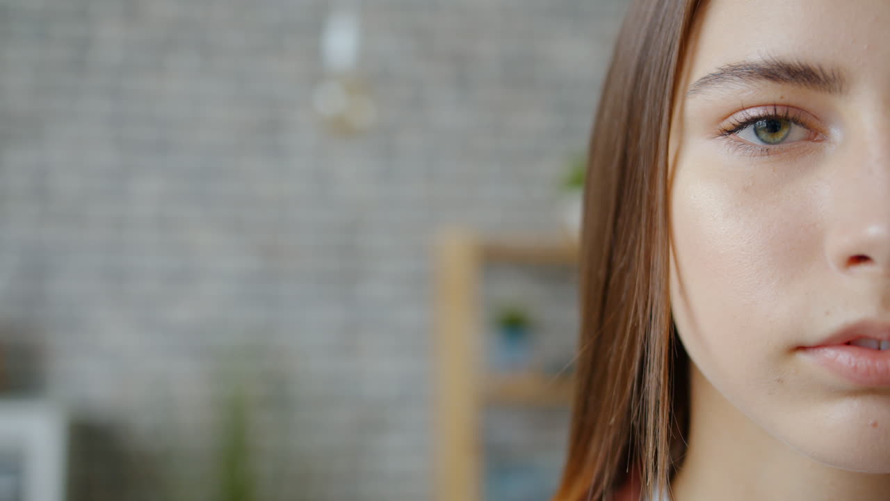 젊은 여성의 얼굴의 클로즈업