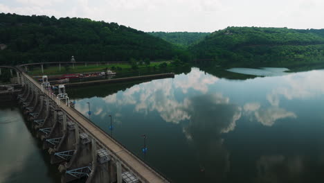 Puente-De-Presa-Más-Largo-Sobre-El-Río-Arkansas-En-North-Little-Rock,-Arkansas,-Estados-Unidos