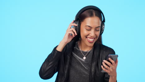 Woman,-dancing-to-music-with-smartphone