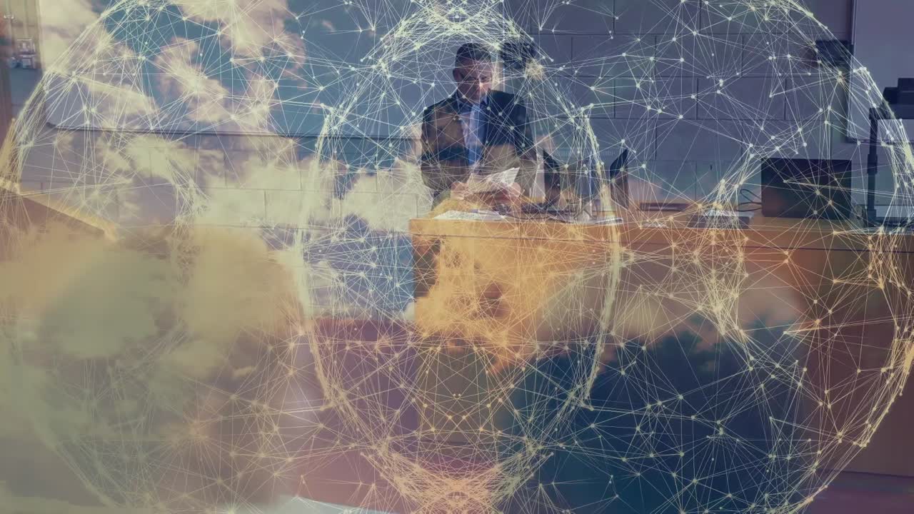 mundo de la red de conexiones sobre el maestro caucásico masculino que enseña a estudiantes diversos en la universidad