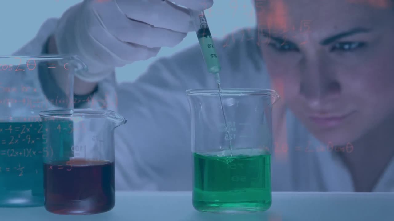 animación de fórmulas matemáticas sobre el científico en el laboratorio