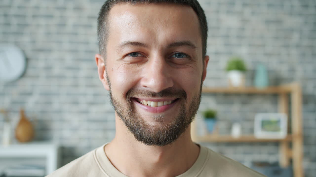 Retrato de un hombre sonriente