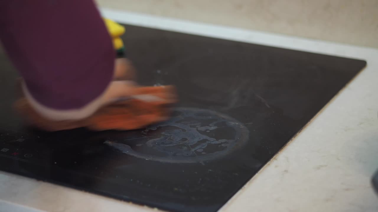 Cleaning an induction stove