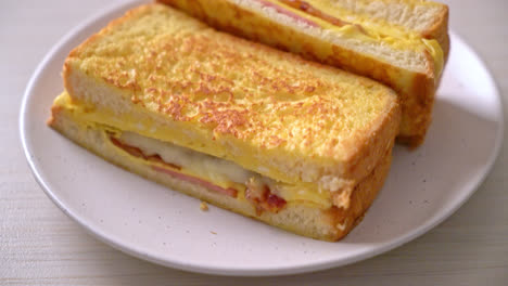 Homemade-French-toast-ham-bacon-cheese-sandwich-with-egg