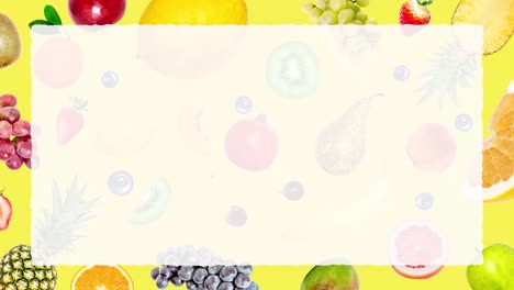 kreative 4k-stop-motion-video-animation von vielen verschiedenen exotischen tropischen hellen früchten, die schnell auf einem gelben sommer-hintergrund erscheinen und verschwinden, ein stück papier für text, der in der mitte erscheint.