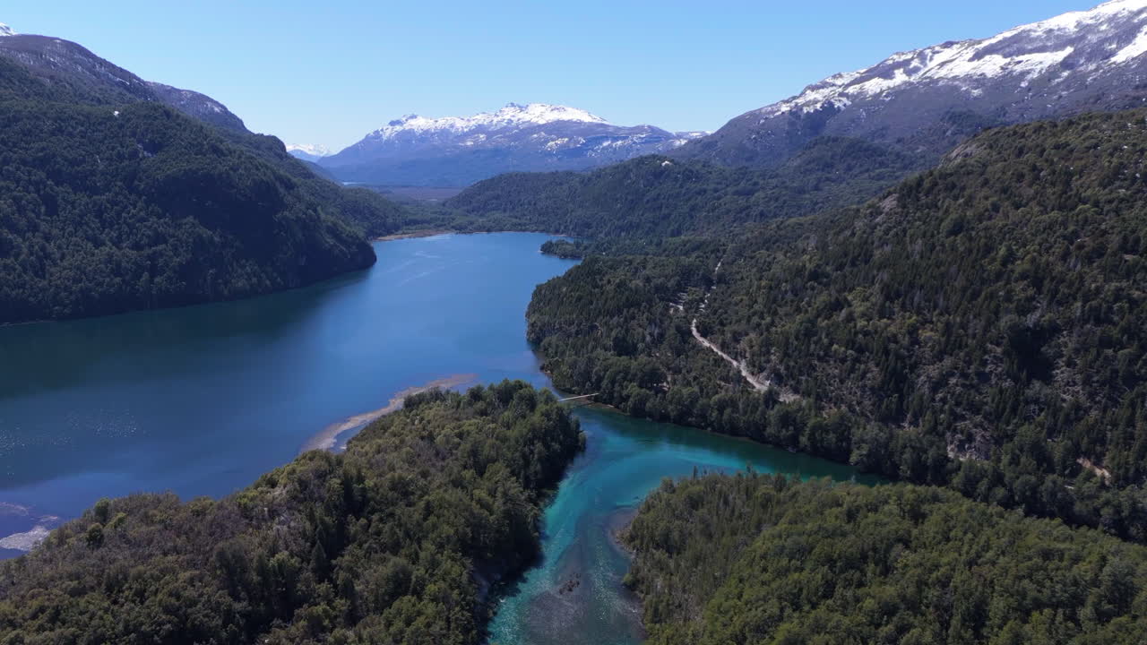 Lago verde in patagonia's los alerces national park, serene and vivid, aerial view