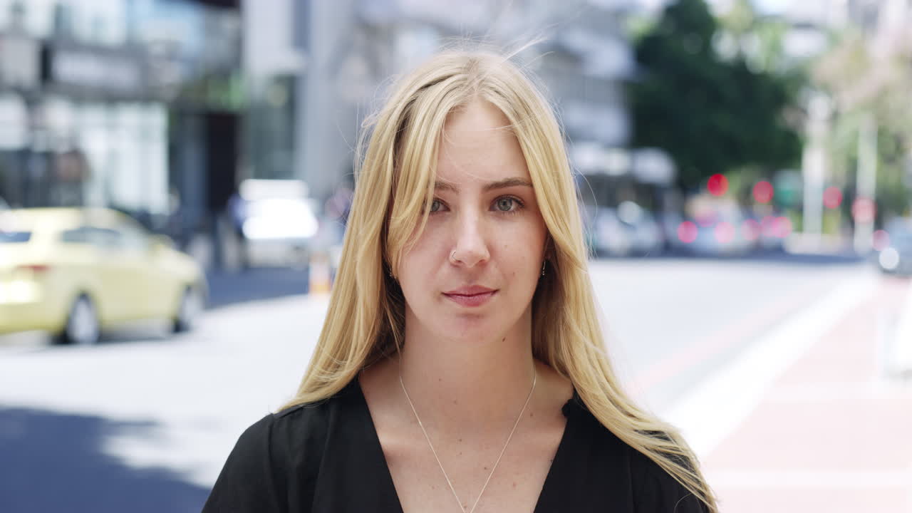 웃음으로 행복의 선물을 전달하세요.