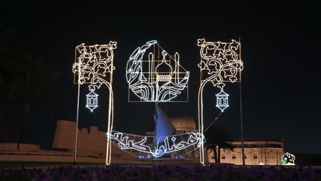 las luces de ramadán iluminan el emirato de sharjah como parte de las celebraciones de ramadá 2024 en los emiratos árabes unidos