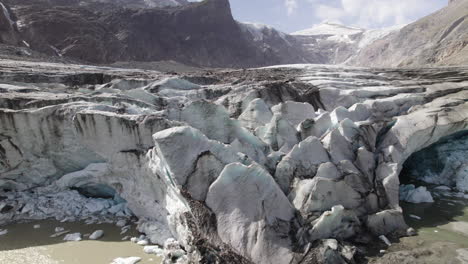 Glaciar-Pasterze-Al-Pie-De-La-Montaña-Grossglockner-En-Los-Alpes-Austriacos-En-El-Parque-Nacional-High-Tauern,-Vista-Aérea