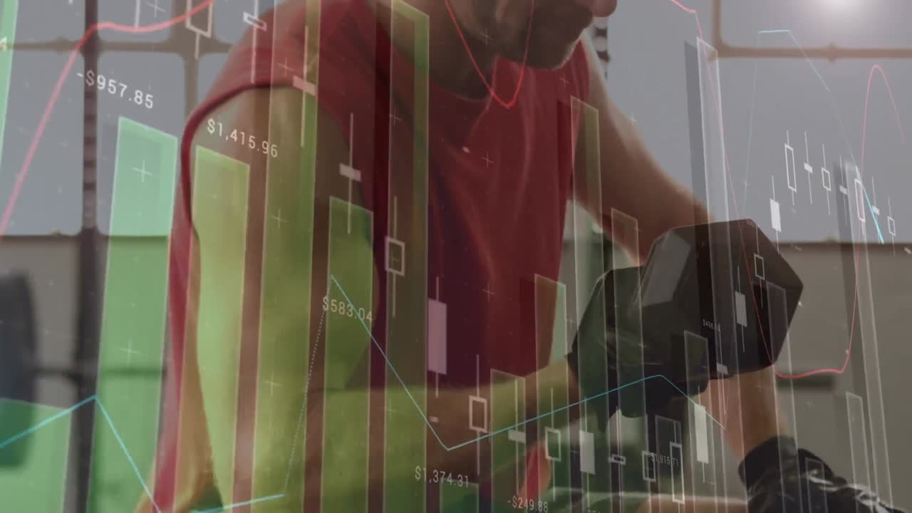 animación del procesamiento de datos financieros sobre el hombre caucásico levantando pesas