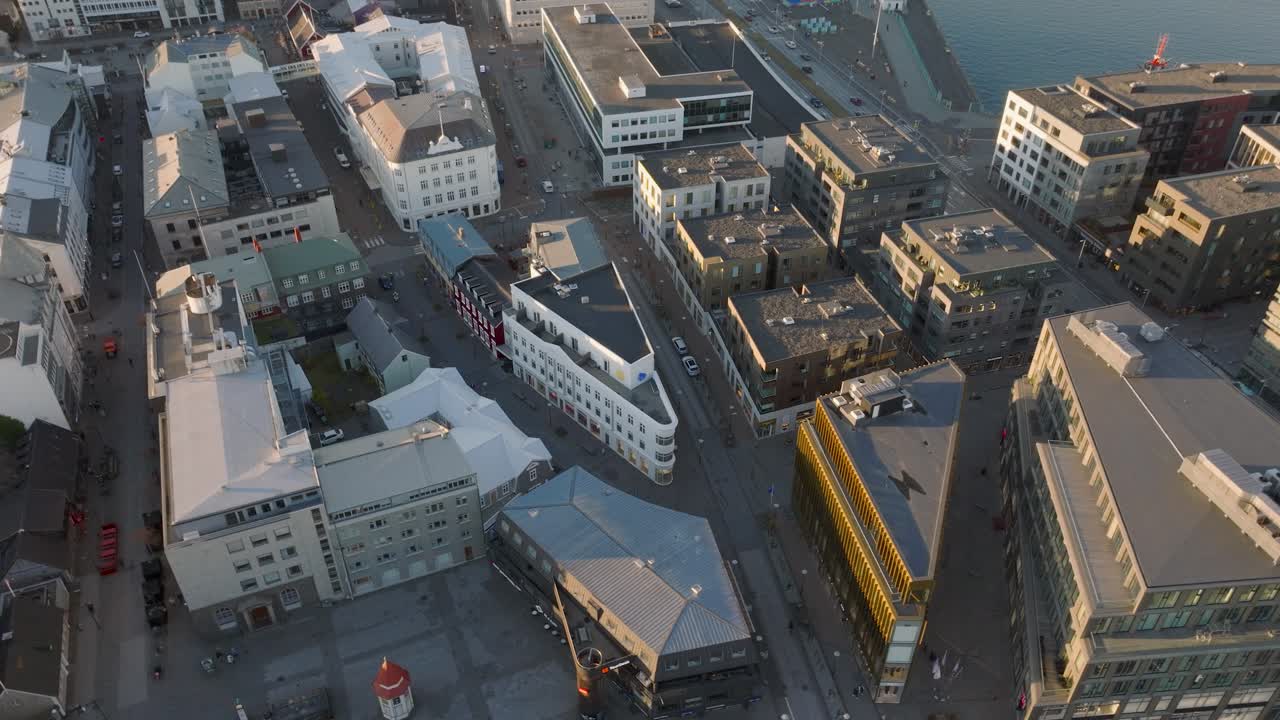 레이크야비크의 도시 중심부는 현대적인 건물, 공중