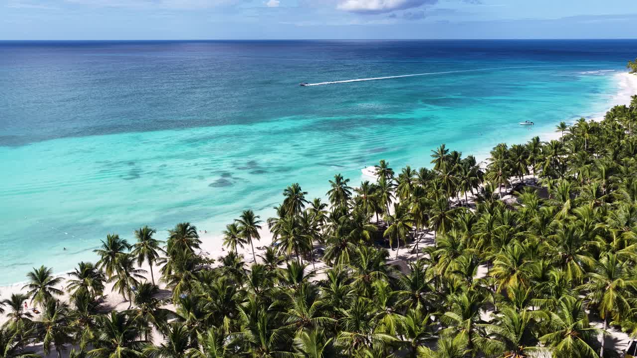 Đường chân trời Đảo Saona tại Punta Cana, Cộng hòa Dominica. Phong cảnh bãi biển. Biển xanh đa sắc. Điểm đến du lịch.