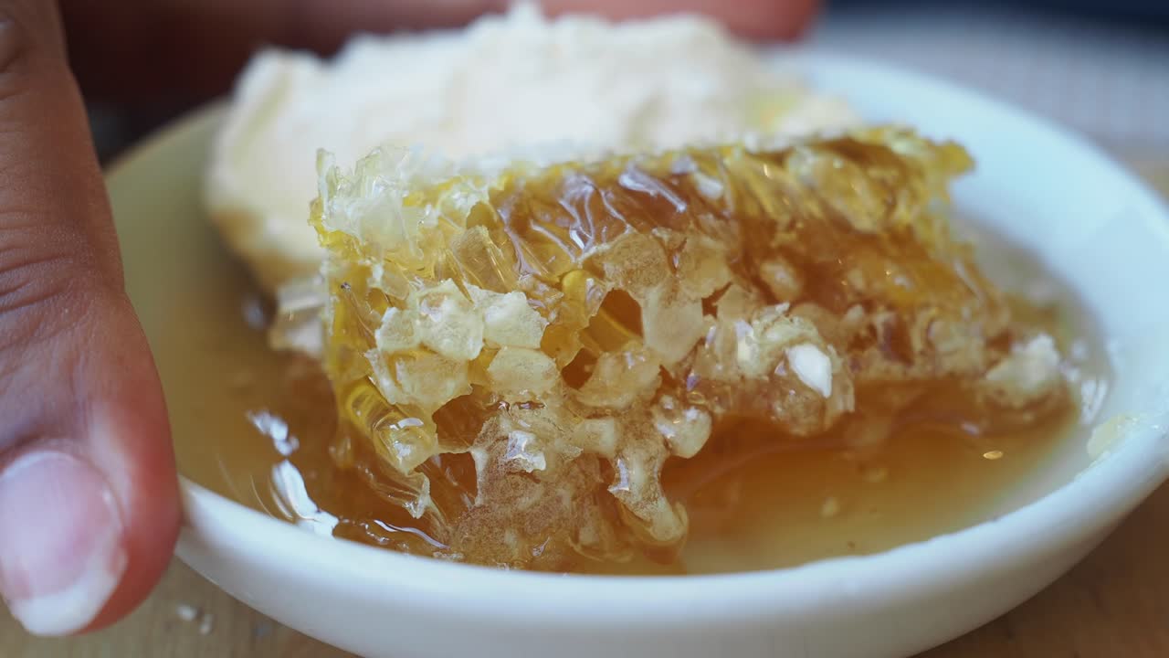 크림 치즈와 함께 벌