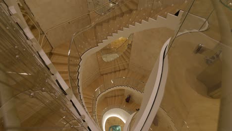 Tiffany-jewellery-luxury-shop-and-bizarre-architectural-style-of-staircase-on-Fifth-Avenue,-New-York-City,-USA