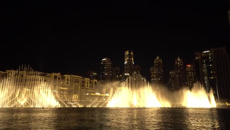 Fuente-Danzante-En-Dubai,-Emiratos-árabes-Unidos