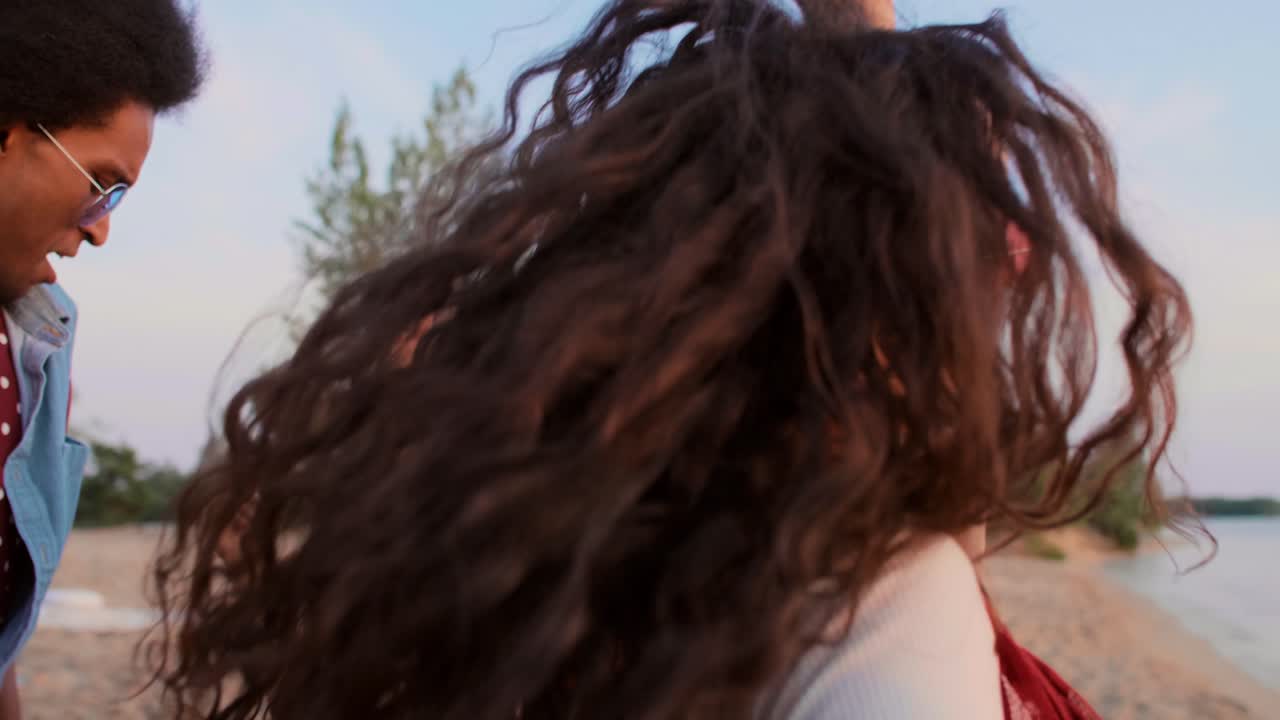 celebración del verano con amigos/dabrowa gornicza/polonia