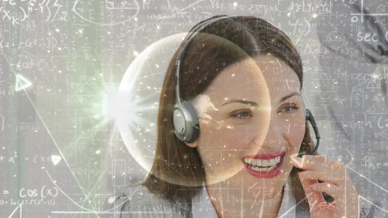 animación de operaciones matemáticas sobre una mujer de negocios con auriculares de teléfono