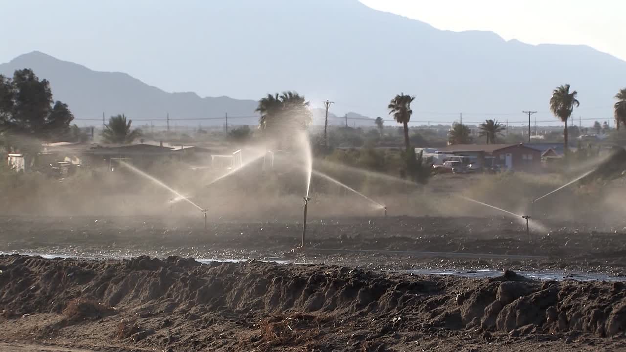 Irrigatore nella California meridionale, USA-1.