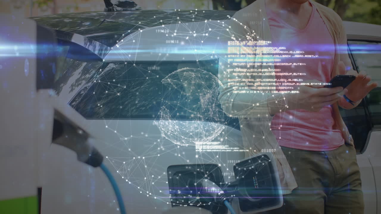 animación de la esfera, datos sobre el hombre caucásico usando el teléfono móvil en la estación de carga de vehículos eléctricos