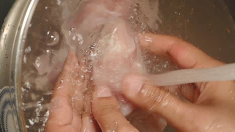 lavado de pollo crudo