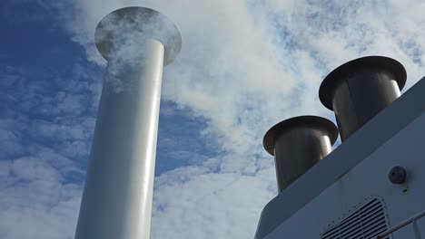 Rotor-Flettner-En-Un-Ferry-Que-Viaja-Desde-Dinamarca-A-Alemania