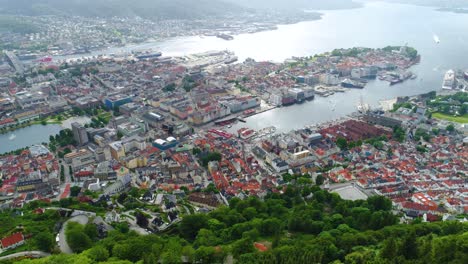 Bergen-Es-Una-Ciudad-Y-Municipio-De-Hordaland,-En-La-Costa-Oeste-De-Noruega.-Bergen-Es-La-Segunda-Ciudad-Más-Grande-De-Noruega.