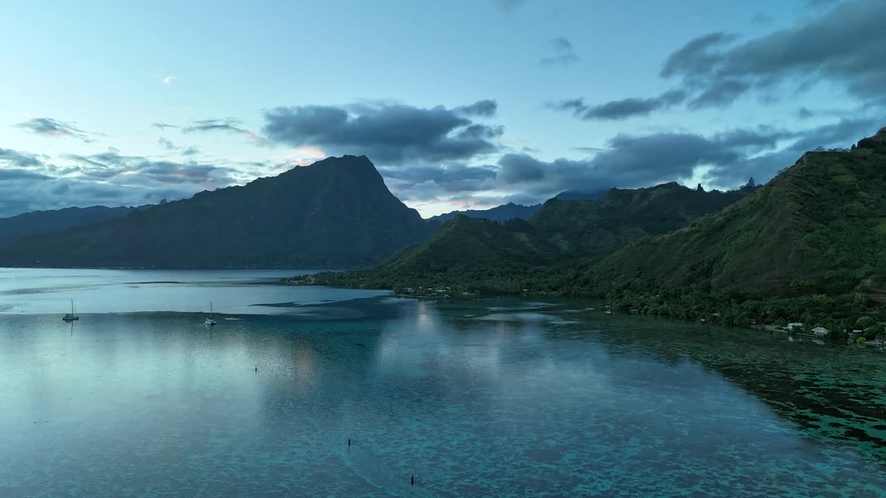 Reflections Over Seascape Of Moorea Volcanic Island In French Polynesia. Timelapse