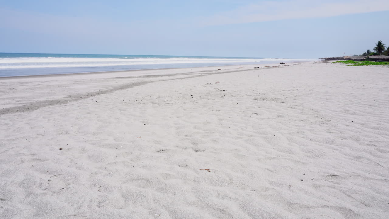 빈 백사장 해변과 바다