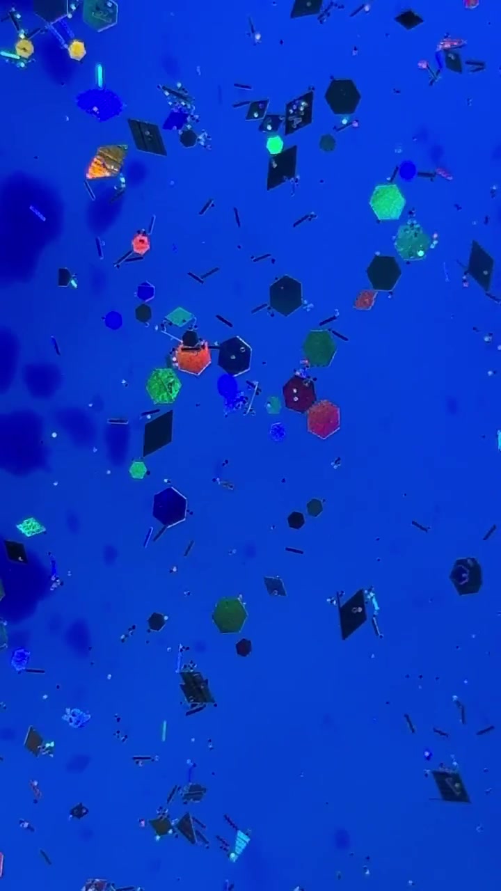 Particelle di glitter su sfondo blu