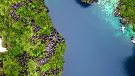 Bird-eye-over-amazing-limestone-formations-in-Palawan,-Phillipines