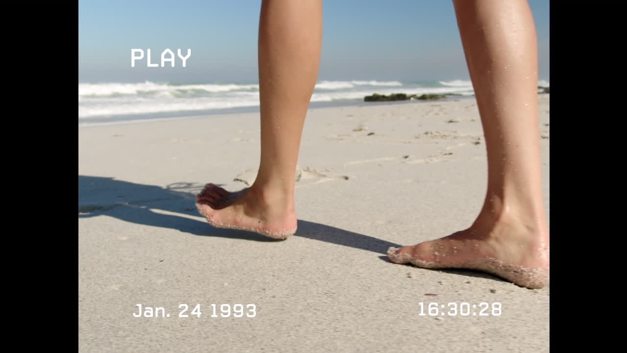 해변에서 백인 여성에 대한 간섭의 애니메이션