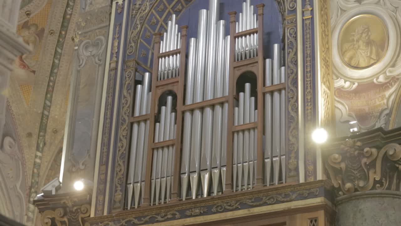 교회 내부 오르간