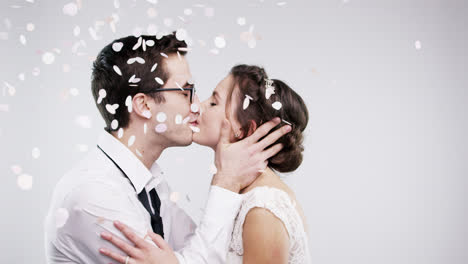 pareja casada besándose en cámara lenta serie de fotos de bodas de bodas