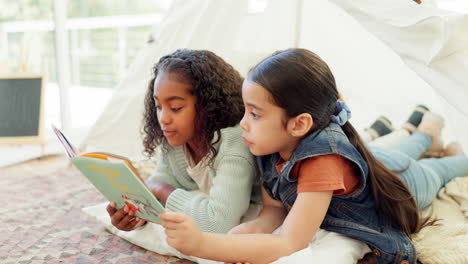 chica, contando cuentos y leyendo libros juntos