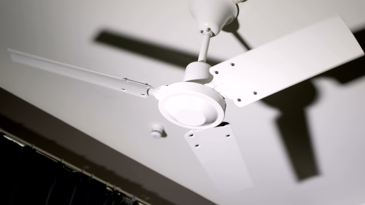 색 금속 팬 회전