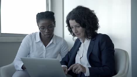 multiethnic businesswomen using laptop