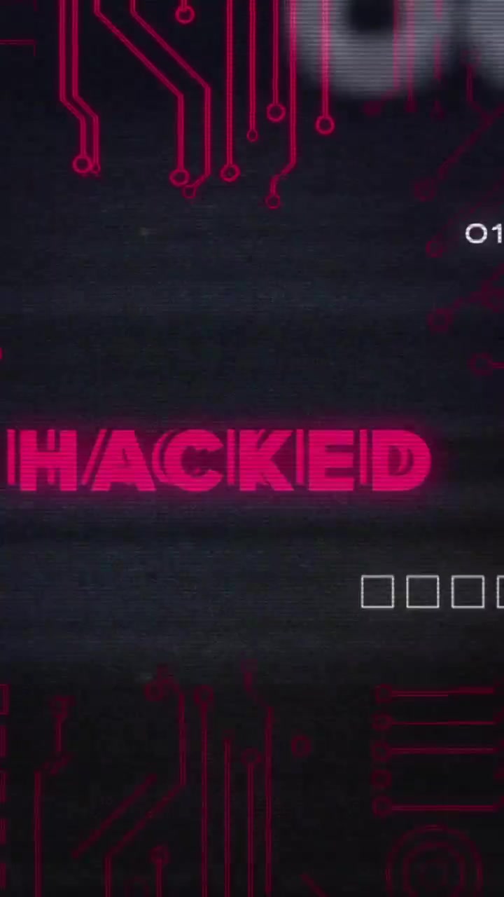 Hacket tekst animation over printpladedesign med binær kode